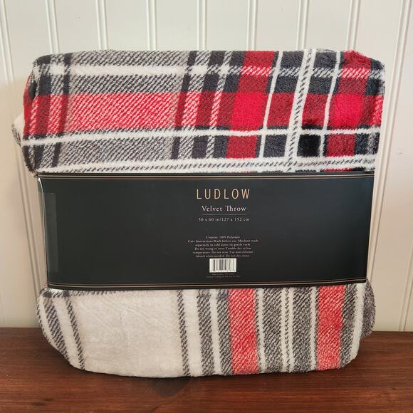 Ludlow Red Plaid Velvet Throw Blanket 50x60in Brand‎ New - Picture 2 of 2